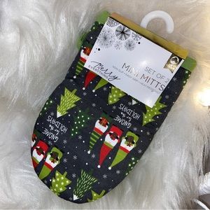 NEW Merry Every Thing CHRISTMAS HOLIDAY  Set Of 2 Mini MITTS  Non-slip easy Grip